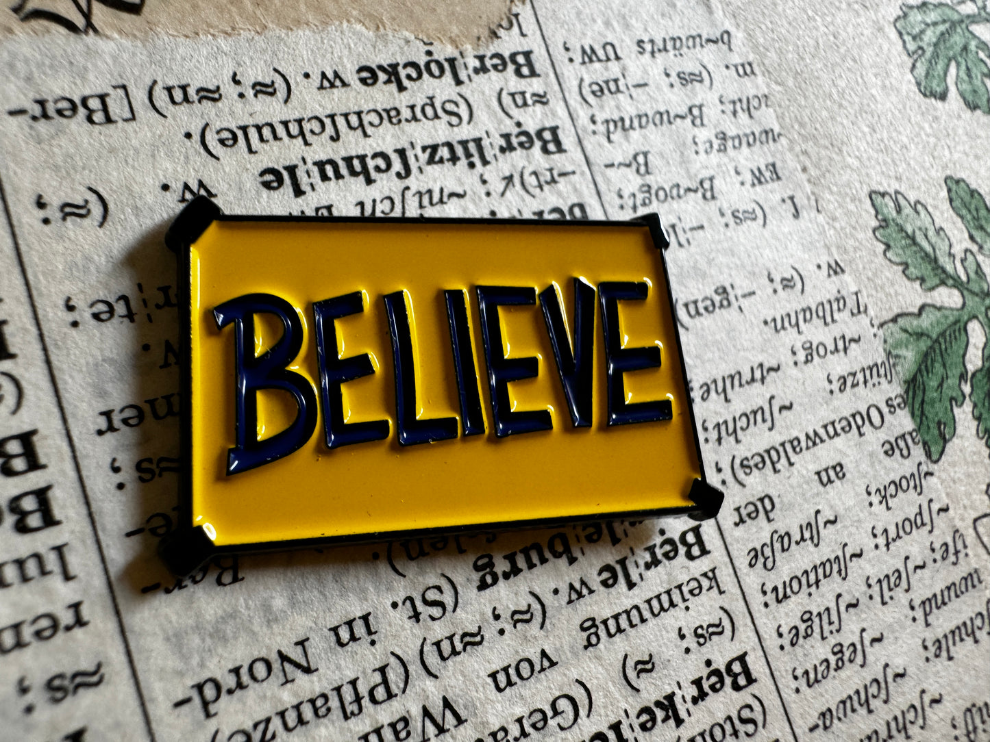 Metall-Pin "Believe"