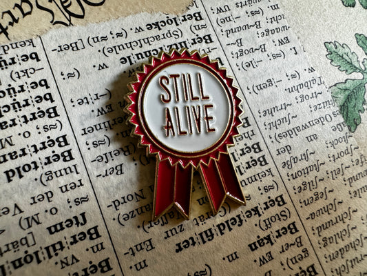 Metall-Pin "Still Alive" (rot)