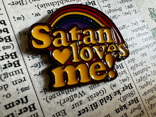 Metall-Pin "Satan loves me"