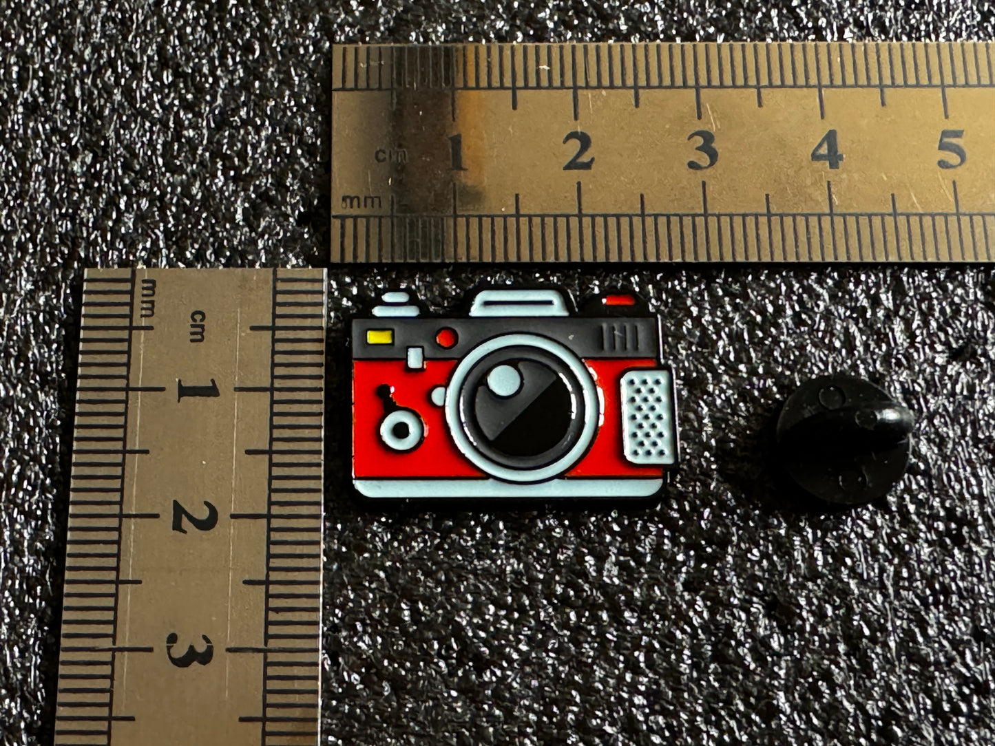 Metall-Pin "Fotoapparat" (rot)